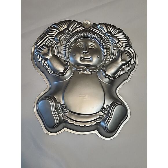 Wilton 1984 Cabbage Patch Kid Aluminum Cake Pan Mold 2105-1984 with Instruction - Picture 4 of 4